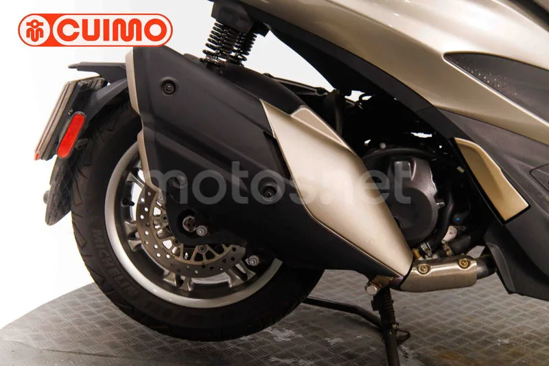 Piaggio Beverly 400 - Vista 15