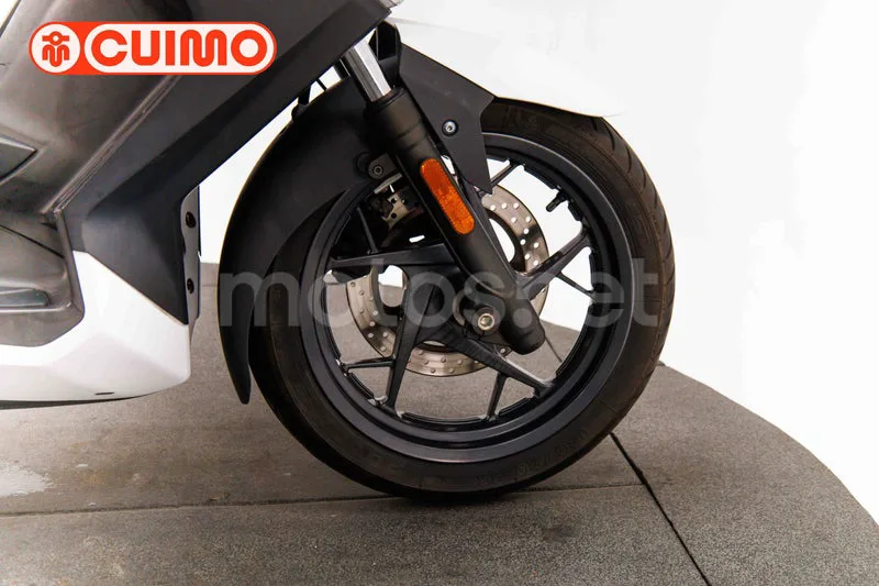 Yamaha XMAX 125 - Vista 13
