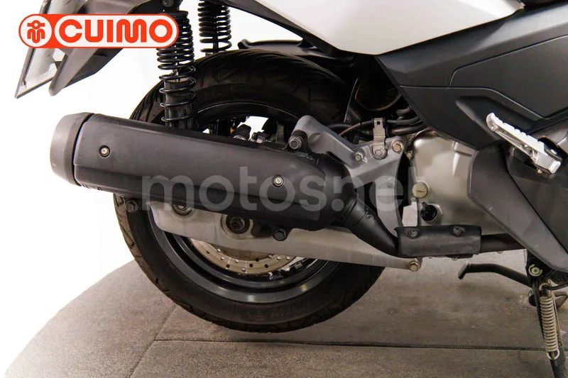 Yamaha XMAX 125 - Vista 14