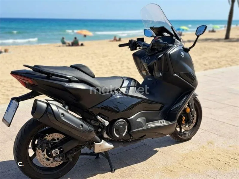 Yamaha TMAX - Vista 5