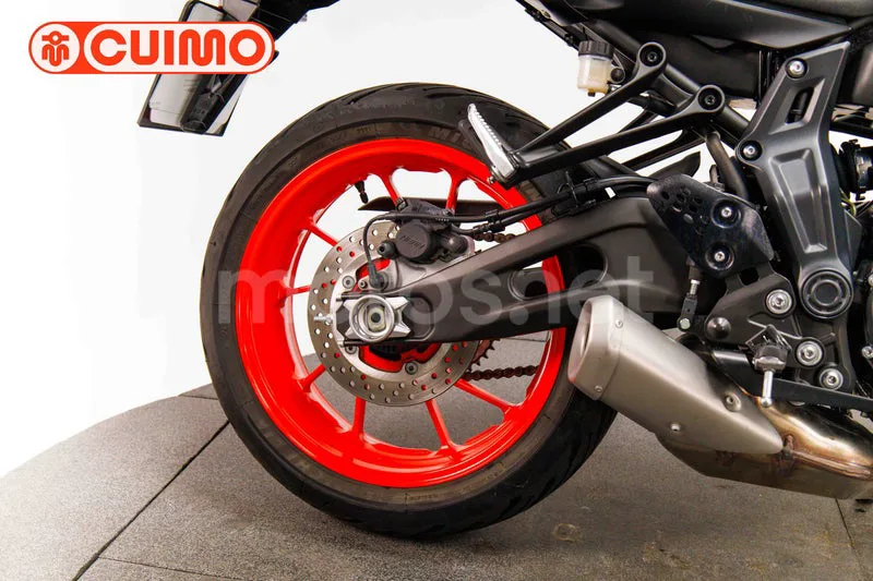 Yamaha MT-07 - Vista 16
