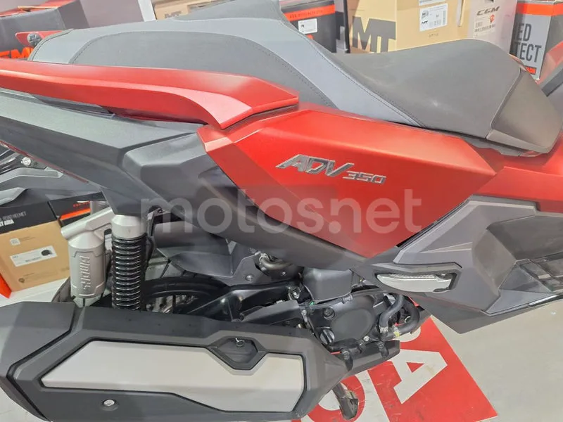 Honda ADV350 - Vista 3