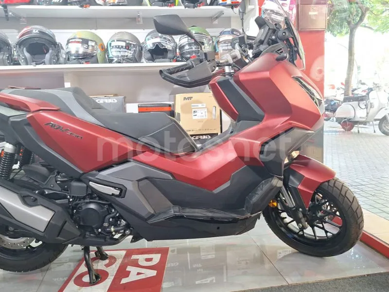 Honda ADV350 - Vista 6