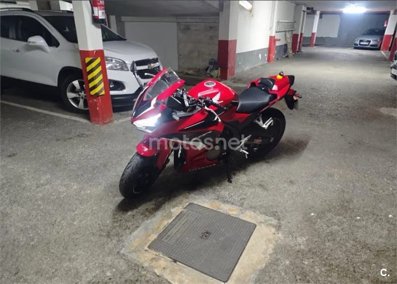 Honda CBR500R - Vista 4