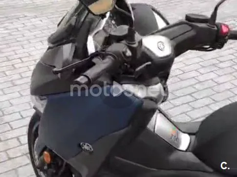 Yamaha XMAX 400 - Vista 12
