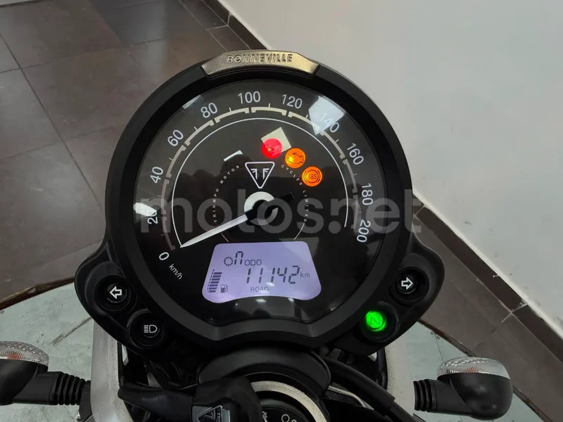 Triumph Speed Twin 900 - Vista 14