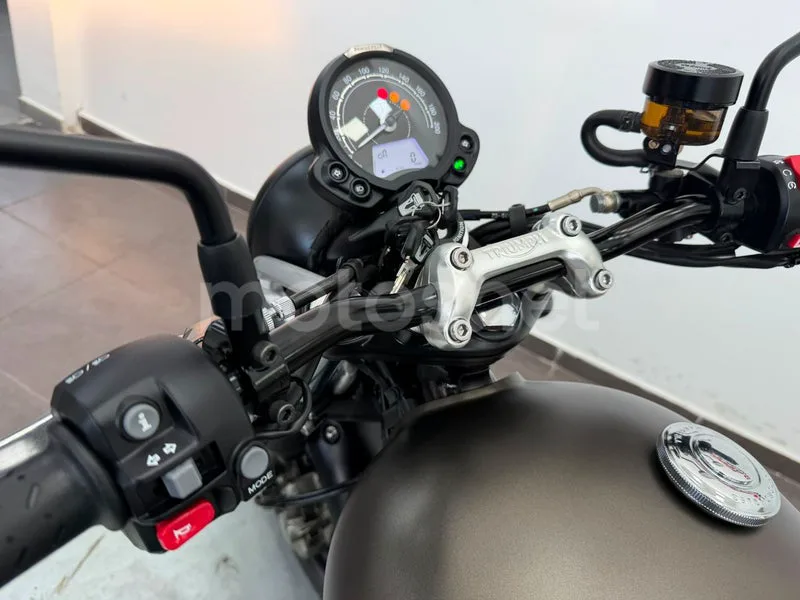 Triumph Speed Twin 900 - Vista 15