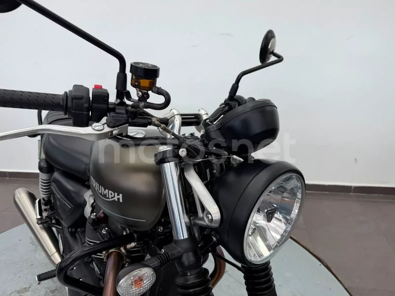 Triumph Speed Twin 900 - Vista 23
