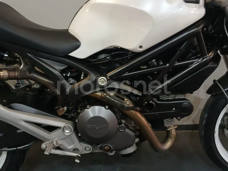 Ducati Monster 696 - Vista 11