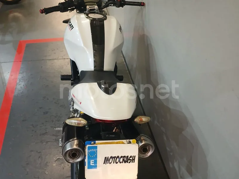Ducati Monster 696 - Vista 17