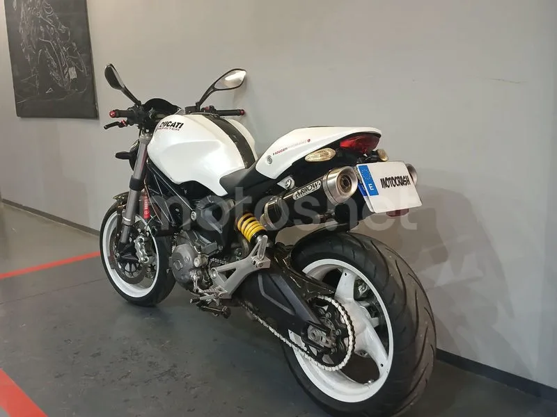 Ducati Monster 696 - Vista 5