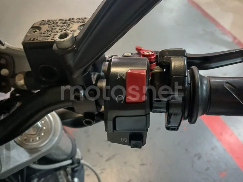 Ducati Monster 696 - Vista 9