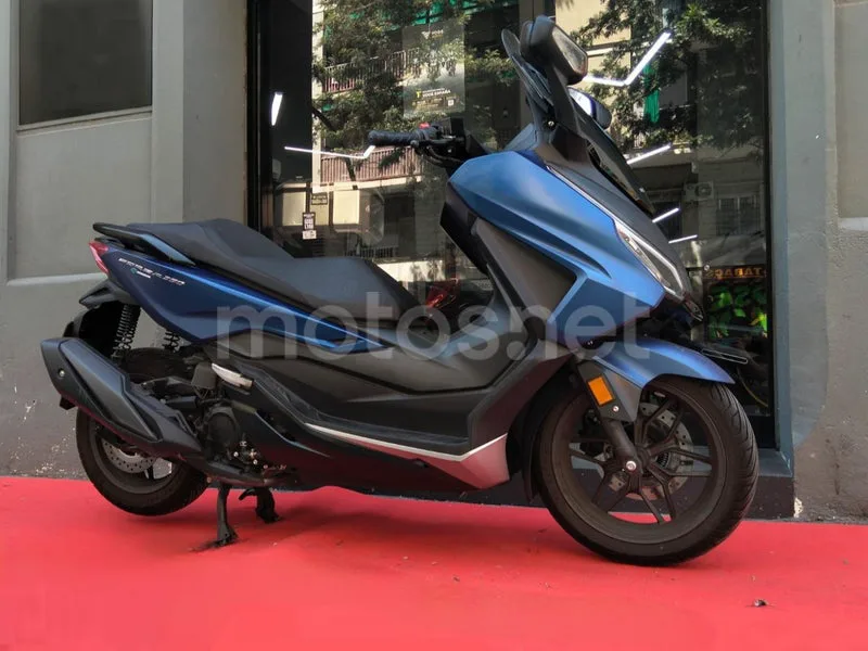 Honda Forza 350 - Vista 3