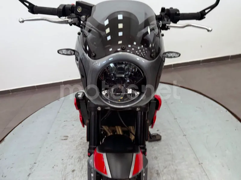 Triumph Trident 660 - Vista 19