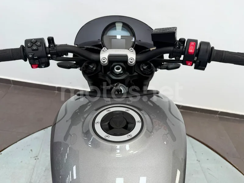 Triumph Trident 660 - Vista 10