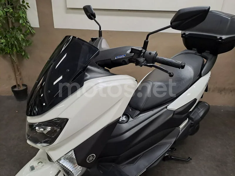 Yamaha NMAX - Vista 12
