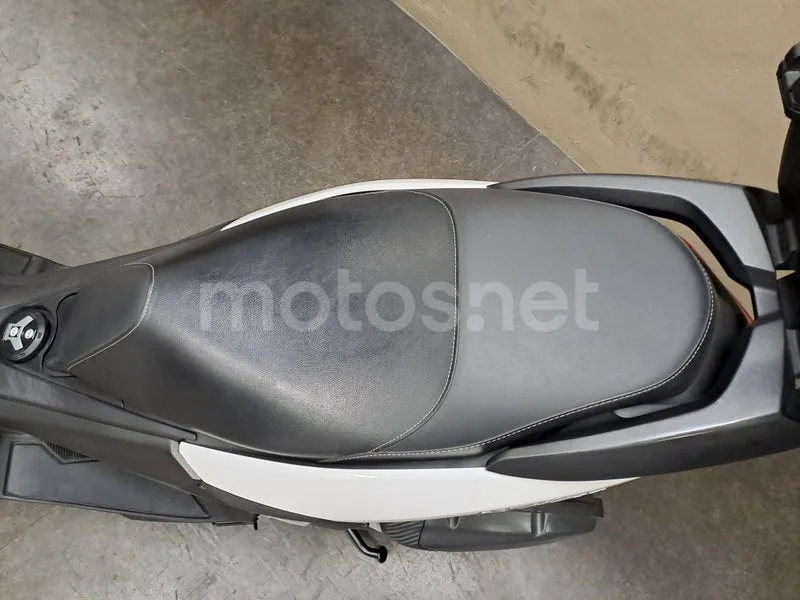 Yamaha NMAX - Vista 15