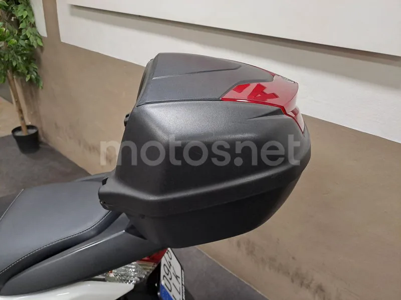 Yamaha NMAX - Vista 16