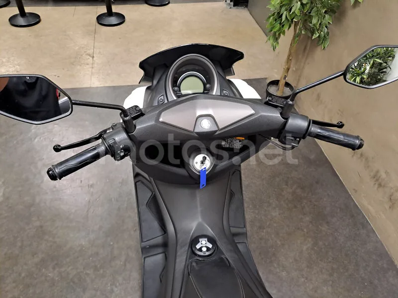 Yamaha NMAX - Vista 20