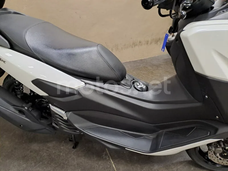 Yamaha NMAX - Vista 8