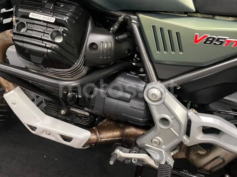 Moto Guzzi V85 TT - Vista 15