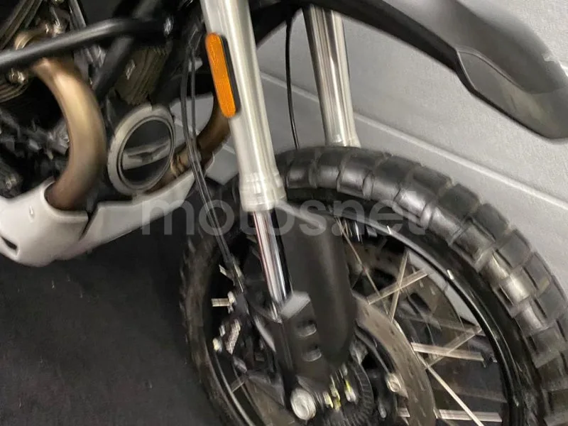 Moto Guzzi V85 TT - Vista 8