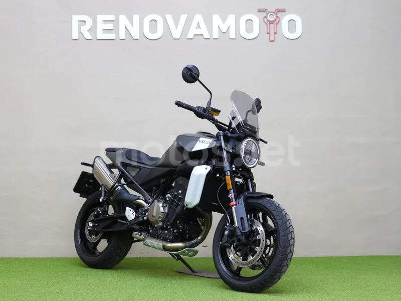 Husqvarna Svartpilen 801 7199 € 2025 Alicante - 1
