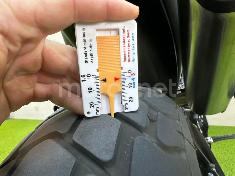 Husqvarna Svartpilen 801 - Vista 12