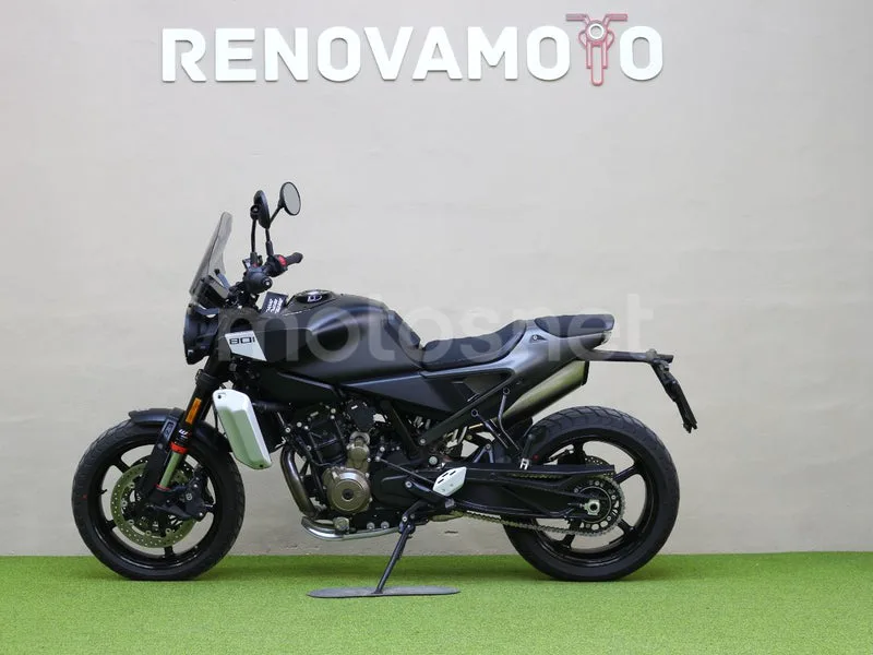 Husqvarna Svartpilen 801 - Vista 4