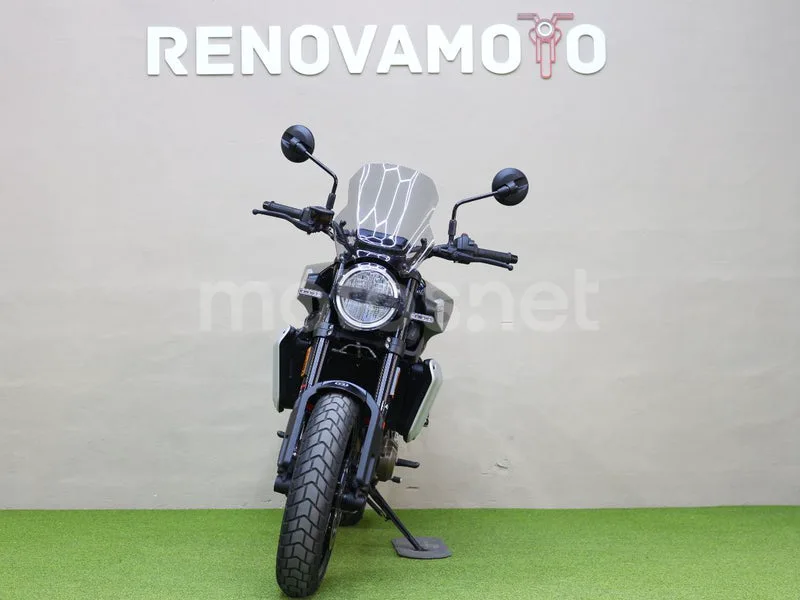 Husqvarna Svartpilen 801 - Vista 5