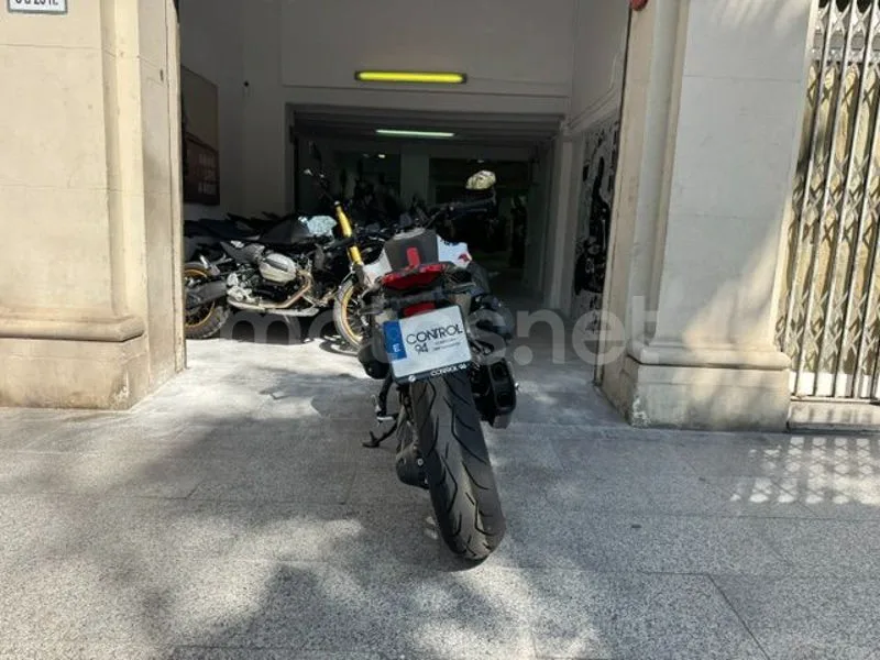 BMW R 1300 R - Vista 9