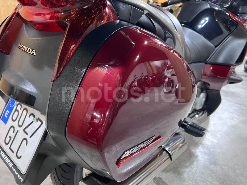 Honda NT700V Deauville - Vista 37