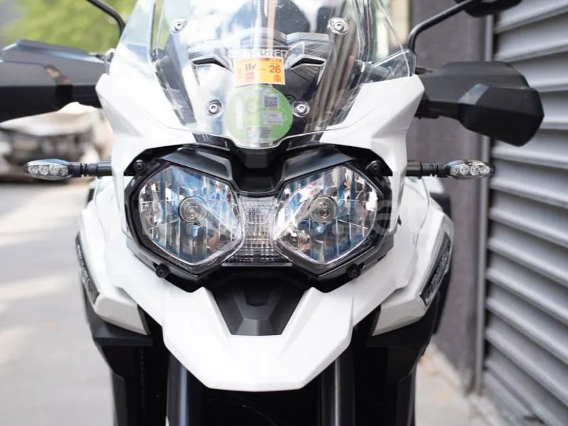 Triumph Tiger Explorer - Vista 12