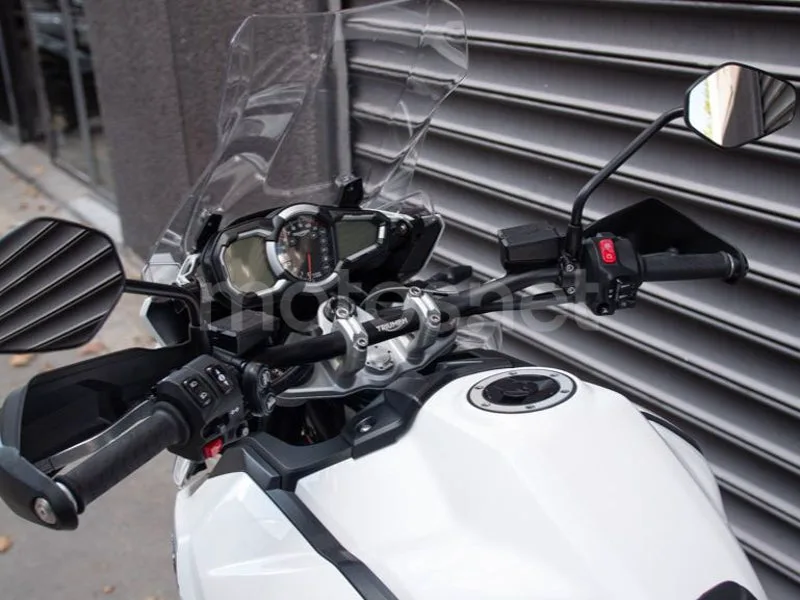 Triumph Tiger Explorer - Vista 20