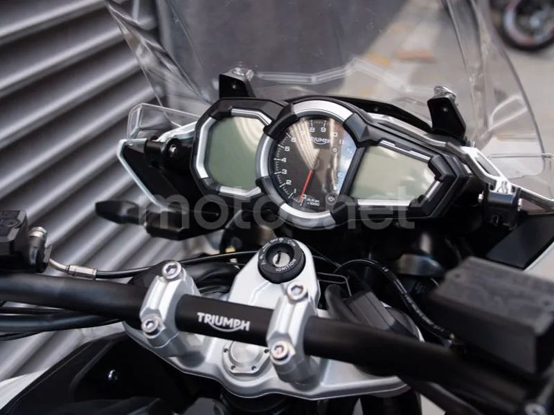 Triumph Tiger Explorer - Vista 9