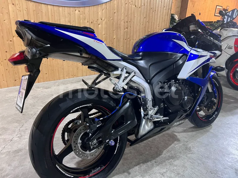Honda CBR600RR - Vista 3