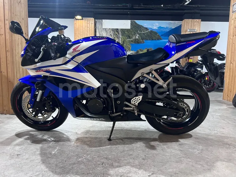 Honda CBR600RR - Vista 4