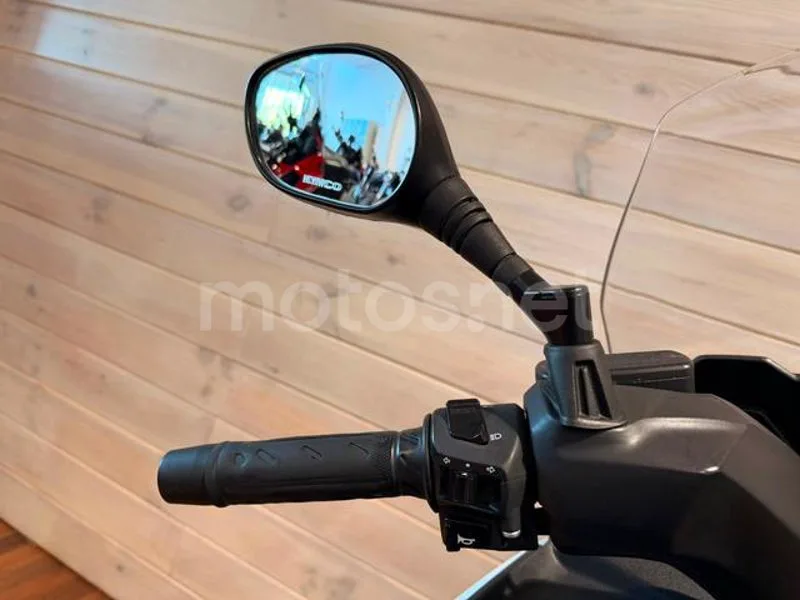 Kymco Grand Dink 300 - Vista 11