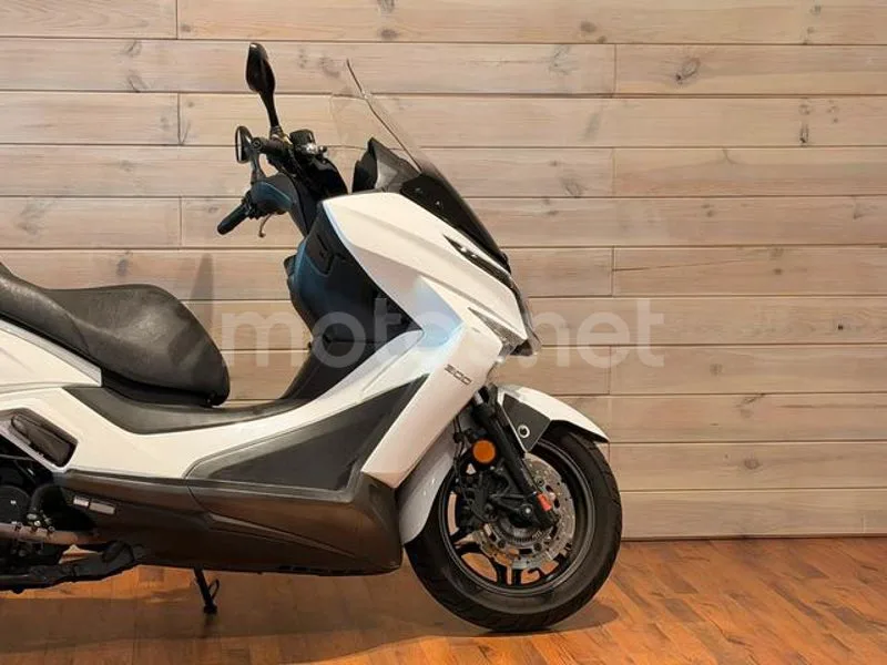 Kymco Grand Dink 300 - Vista 8