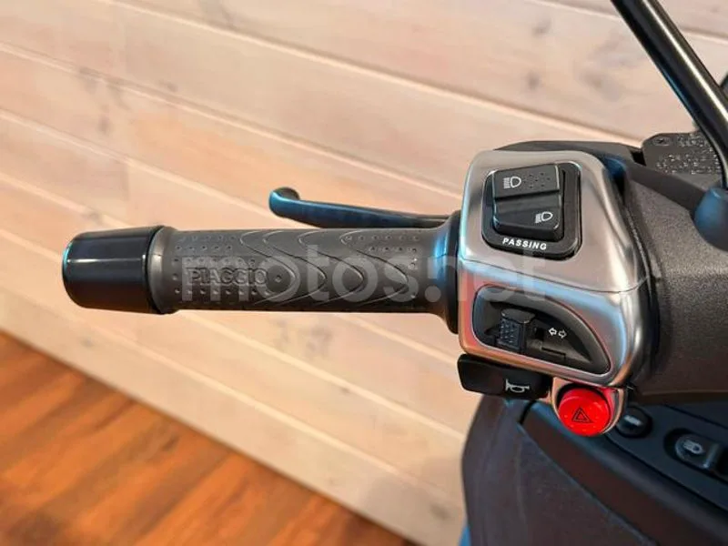Piaggio MP3 - Vista 12