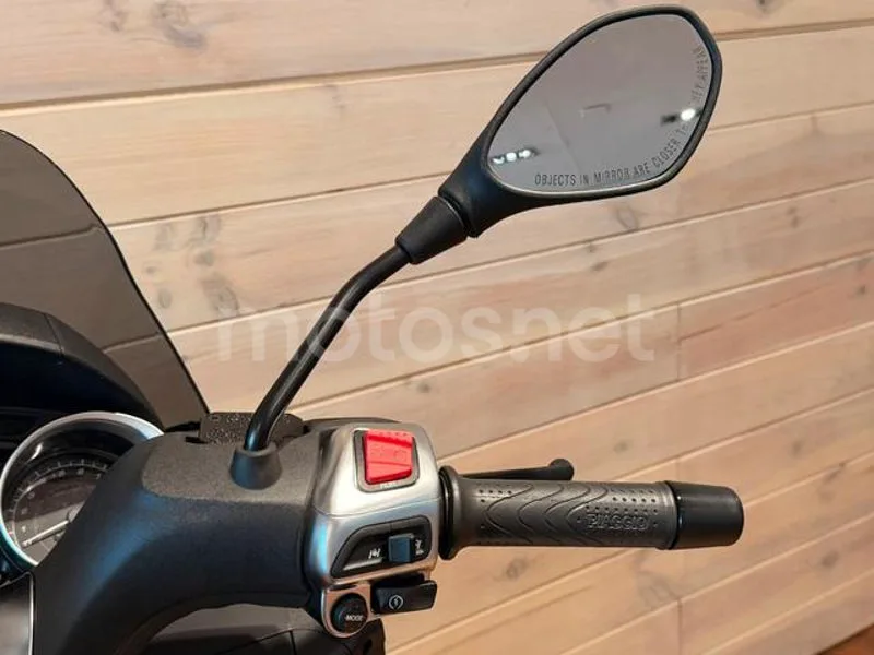 Piaggio MP3 - Vista 15