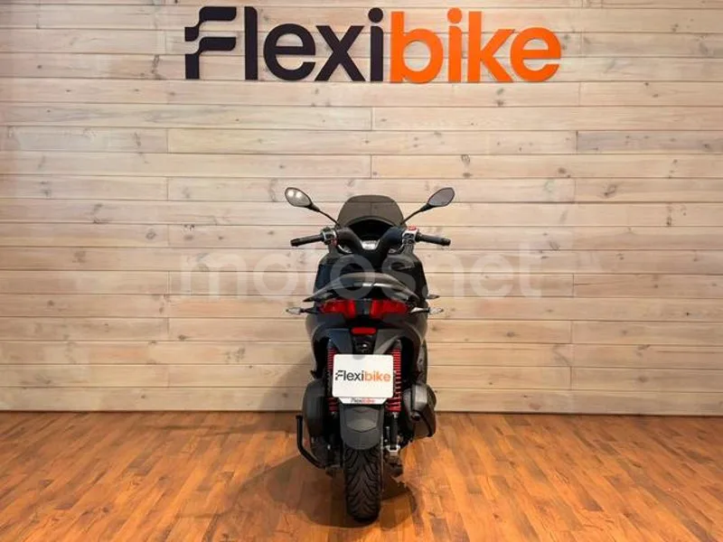 Piaggio MP3 - Vista 5