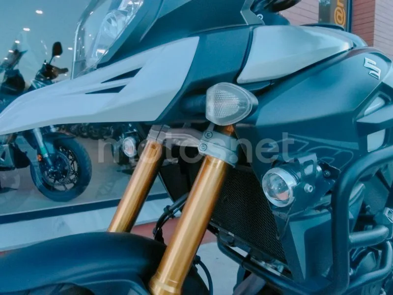 Suzuki V-Strom 1000 - Vista 11