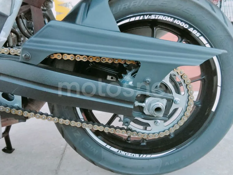 Suzuki V-Strom 1000 - Vista 12