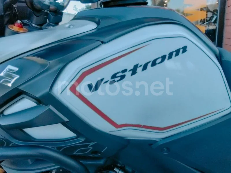 Suzuki V-Strom 1000 - Vista 13