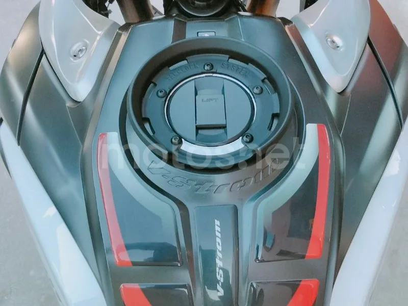 Suzuki V-Strom 1000 - Vista 14