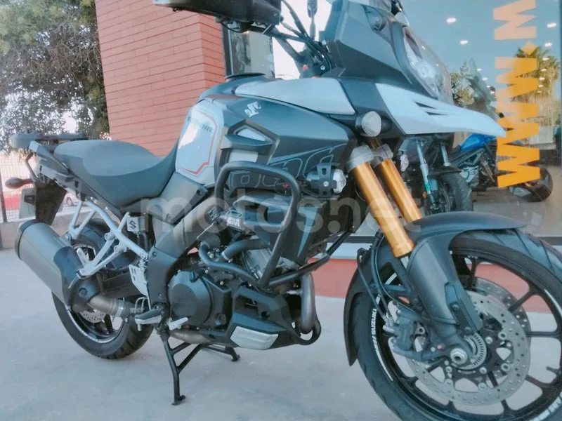 Suzuki V-Strom 1000 - Vista 17