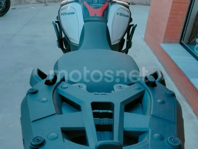 Suzuki V-Strom 1000 - Vista 3