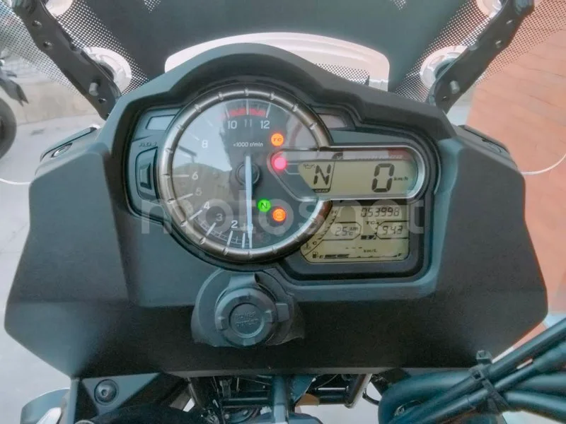 Suzuki V-Strom 1000 - Vista 4