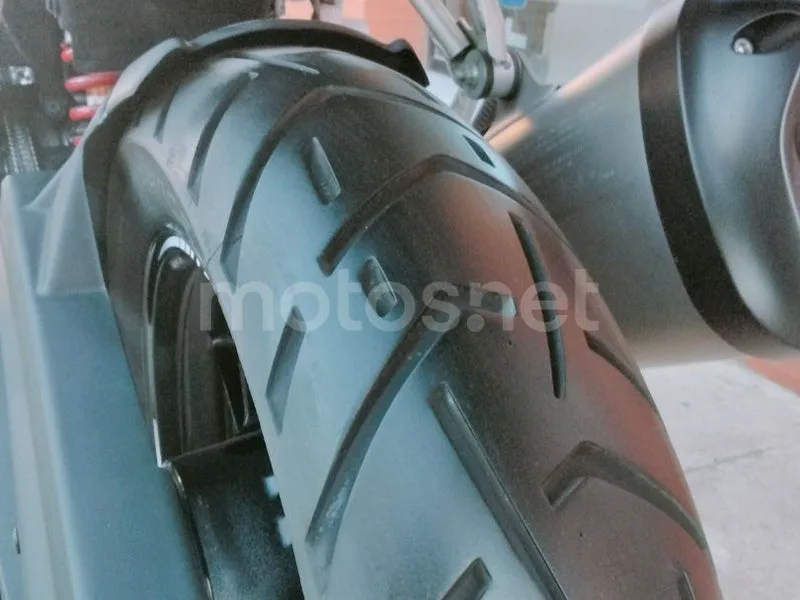 Suzuki V-Strom 1000 - Vista 5